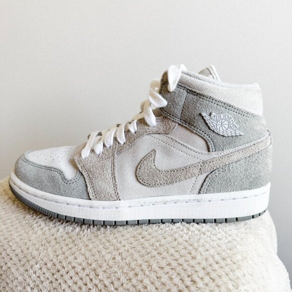 Nike Air Jordan 1 Mid SE Particle Grey - Women's Size 8.5 - Picture 3 of 6